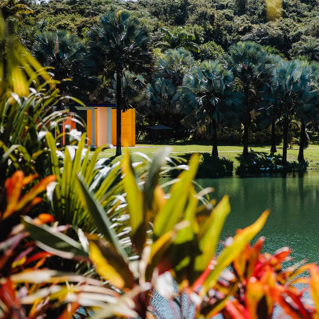 A noite suspensa ou o que posso aprender com o silêncio [Suspended night or what I can learn from silence] (2023), by Mônica Ventura, is one of the new works on view at Inhotim. Photo: Denise dos Santos