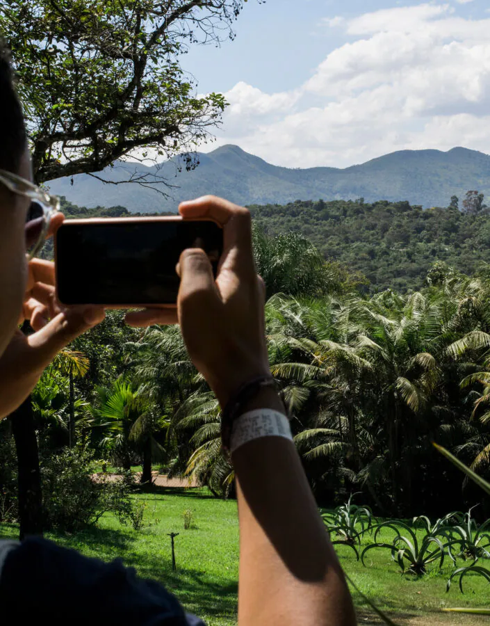 Activity encourages records based on contextualization and personal concepts that motivate photographs from Inhotim's collections. Foto: Bruno Figueiredo