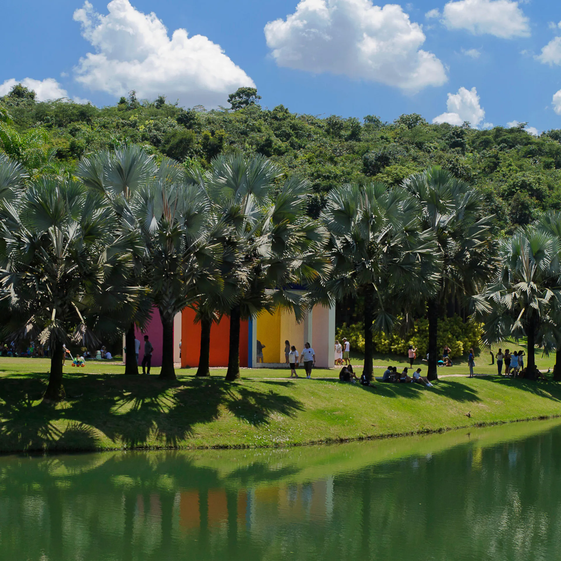 Educativo convida visitantes a explorarem as potencialidades textuais e imagéticas dos cartões postais. Foto: William Gomes