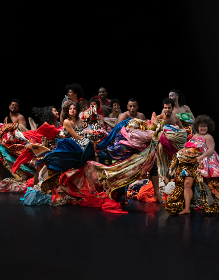 Espetáculo de Lia Rodrigues será realizado no espaço da obra Invenção da cor, penetrável Magic Square #5, De Luxe (1977). Foto: Sammi Landweer