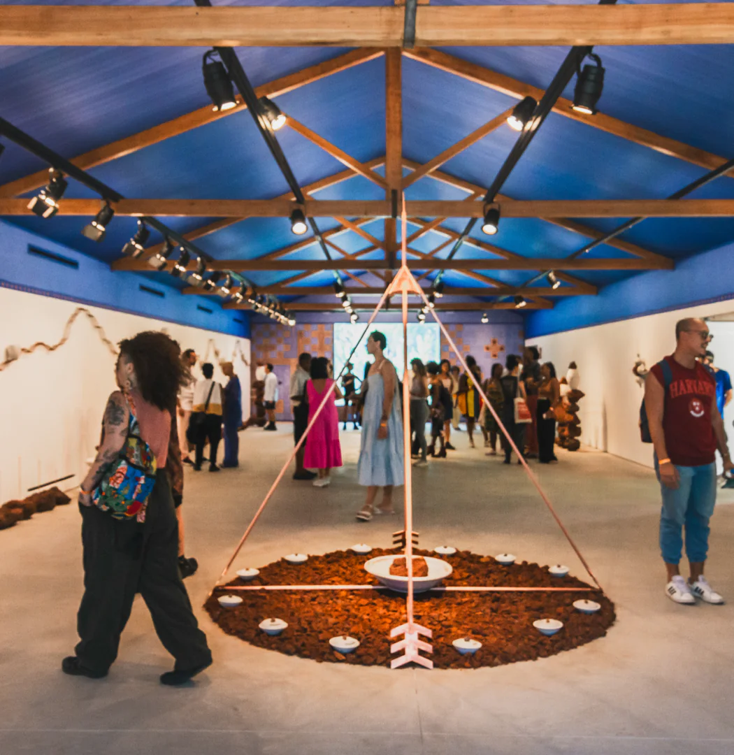 Luana Vitra ocupa a Galeria Marcenaria com o trabalho "Giro"