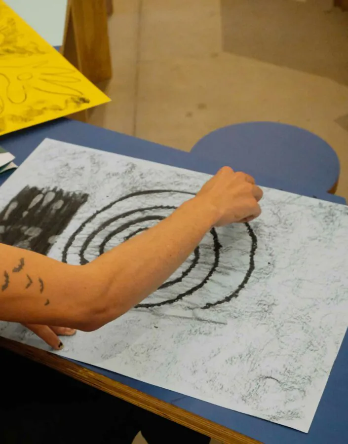 Como extensão da exposição na Galeria Lago, o Ateliê oferece uma programação diversa. Participe