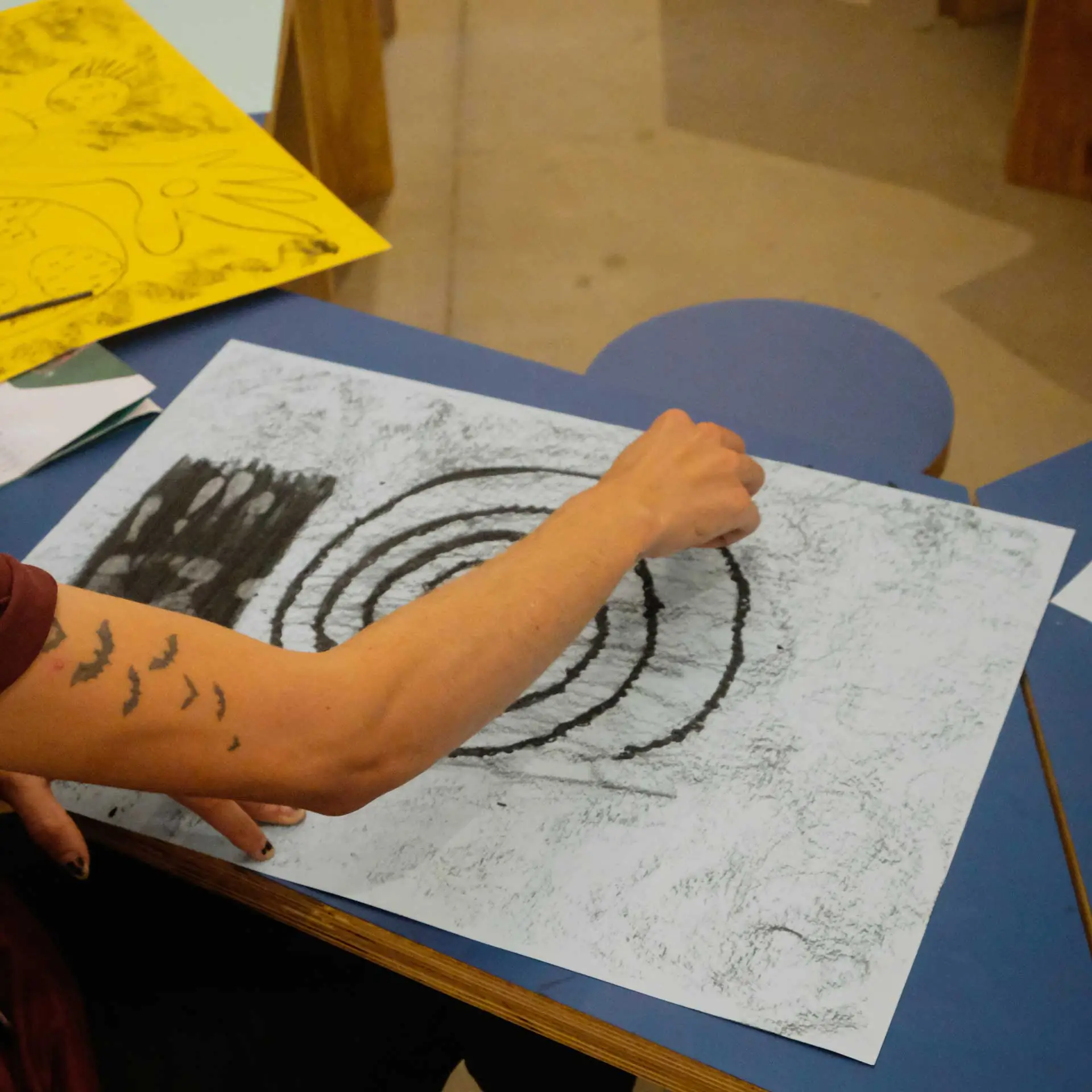 Como extensão da exposição na Galeria Lago, o Ateliê oferece uma programação diversa. Participe