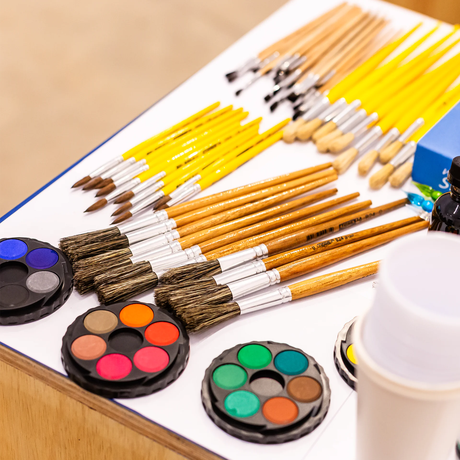 The Moving Atelier invites artists that create in different artistic languages to take part in activities aimed at experience-sharing and creation. Photo: Ana Clara Martins