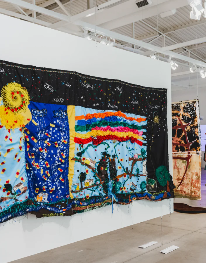 The public is invited to work on memory and the feminine through embroidery and dialogue. Photo: Daniela Paoliello