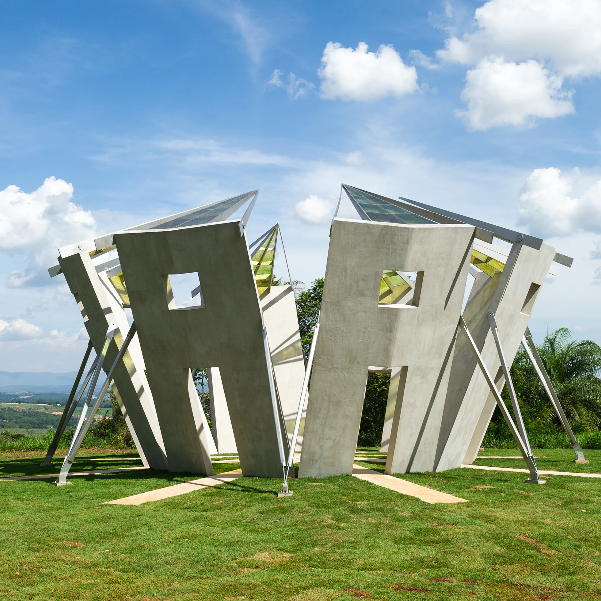 Join us in Inhotim’s themed visits. They are free for visitors and suitable for visitors of all ages. Photo: William Gomes