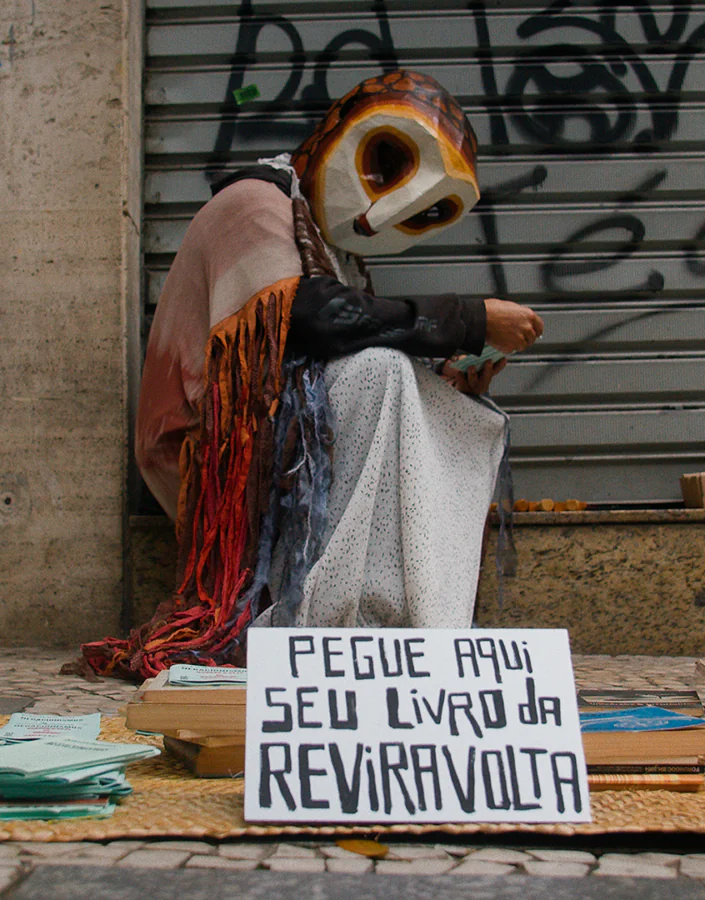 “Tangolomango”, by Rivane Neuenschwander, addresses issues related to childhood, history, ecology and politics. Photo: "Eu sou uma Arara"