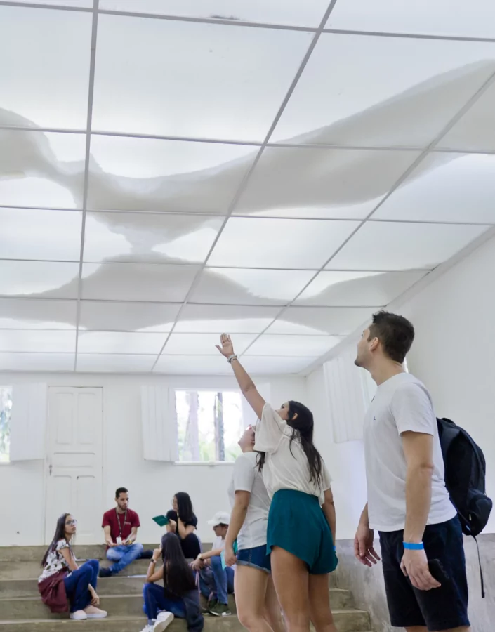 Participe das visitas temáticas do Inhotim. Elas são gratuitas para visitantes e destinadas a pessoas de todas as idades. Foto: Acervo Inhotim