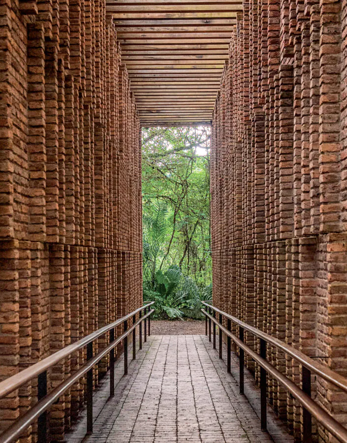 Participe das visitas temáticas do Inhotim. Elas são gratuitas para visitantes e destinadas a pessoas de todas as idades. Foto: Brendon Campos