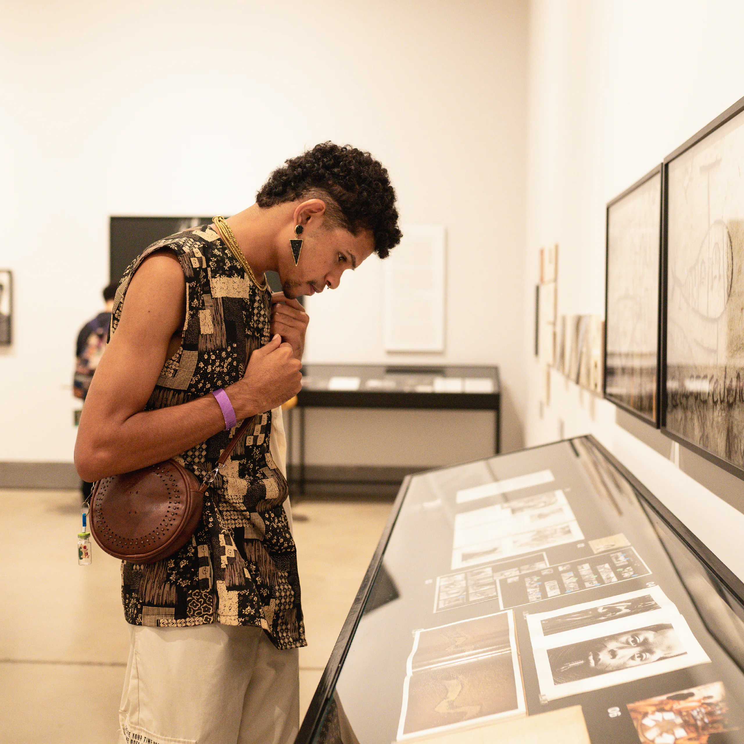 In August, there will be activities at Galeria Claudia Andujar | Maxita Yano, including "What is..." with Rosana Paulino and Ventura Profana, an open class, the closing of Lab Jardim, guided tours, and much more at Inhotim. Pick up your ticket.