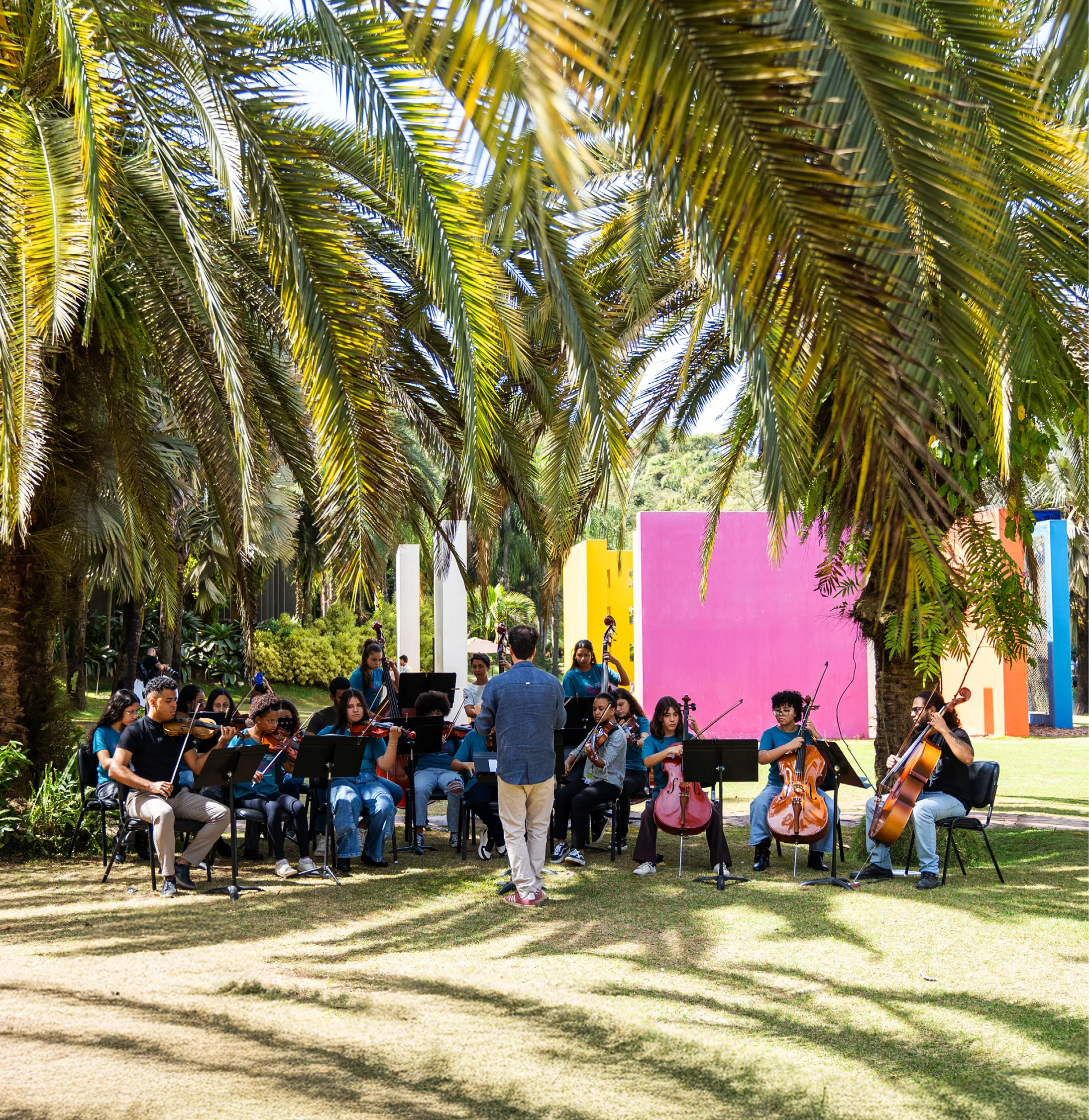 A Orquestra Jovem Inhotim recebe a Orquestra Chiquinha Gonzaga (RJ). Foto: Brendon Campos