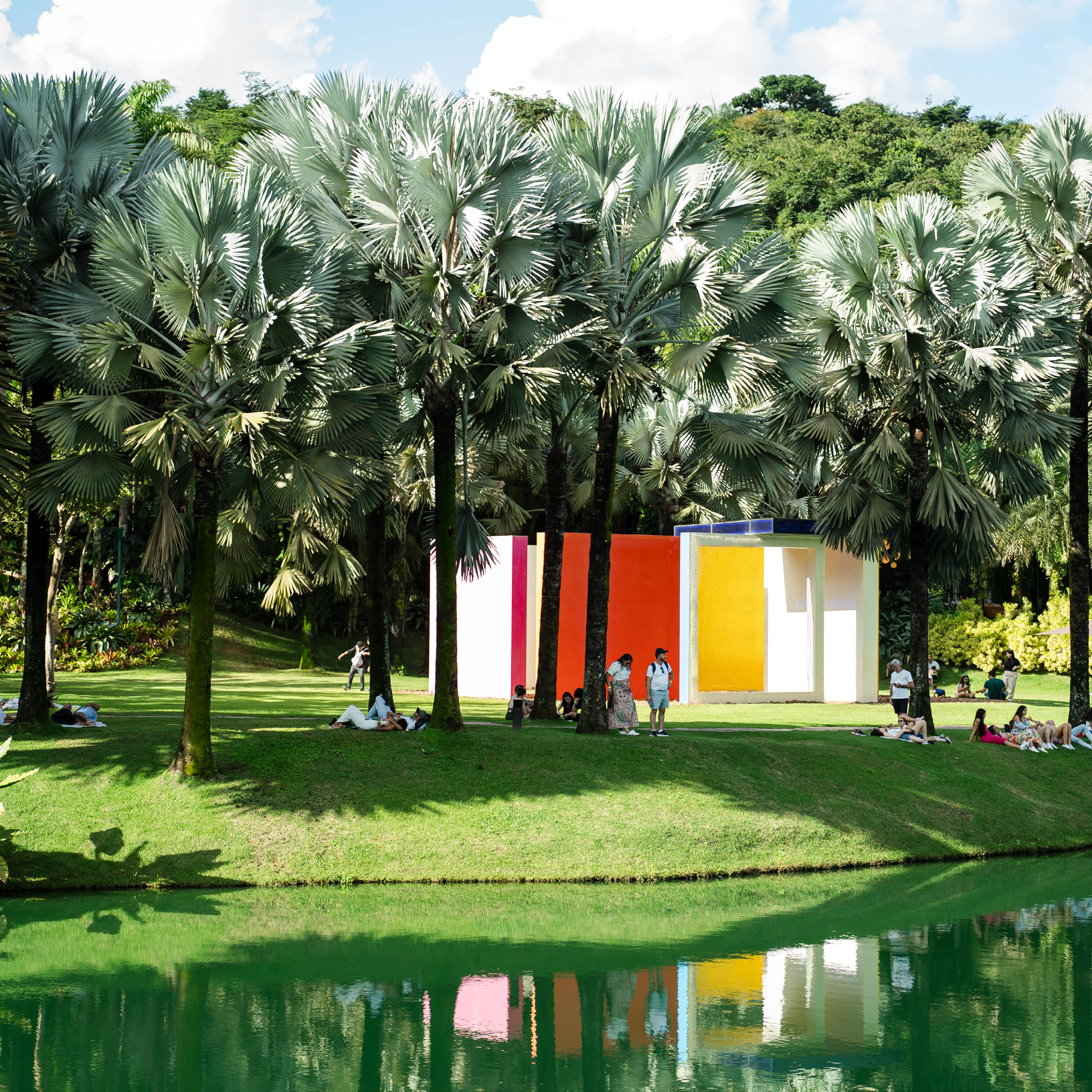 This November, join us for musical performances, roundtable discussions, mediated visits, and much more at Inhotim! Get your tickets now! Photo: Brendon Campos