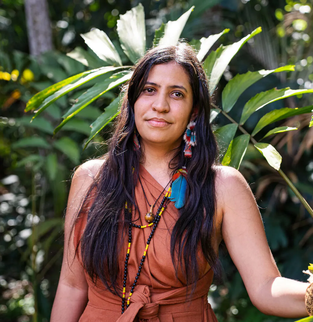A artista Renata Tupinambá finaliza sua participação na exposição  Maxita Yano com um caminho sonoro ancestral. Foto: Brendon Campos