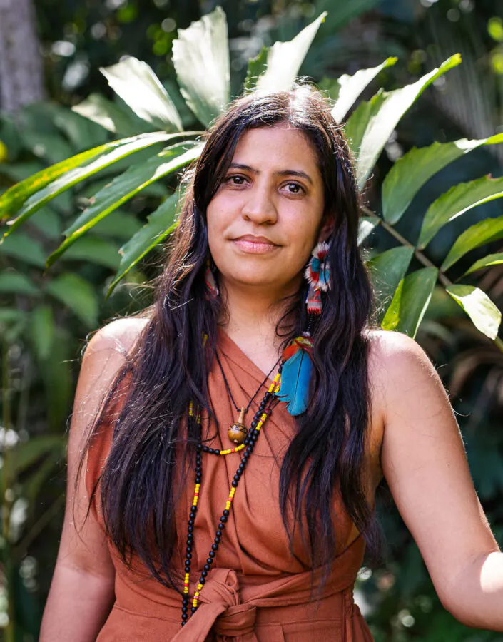 A artista Renata Tupinambá finaliza sua participação na exposição  Maxita Yano com um caminho sonoro ancestral. Foto: Brendon Campos