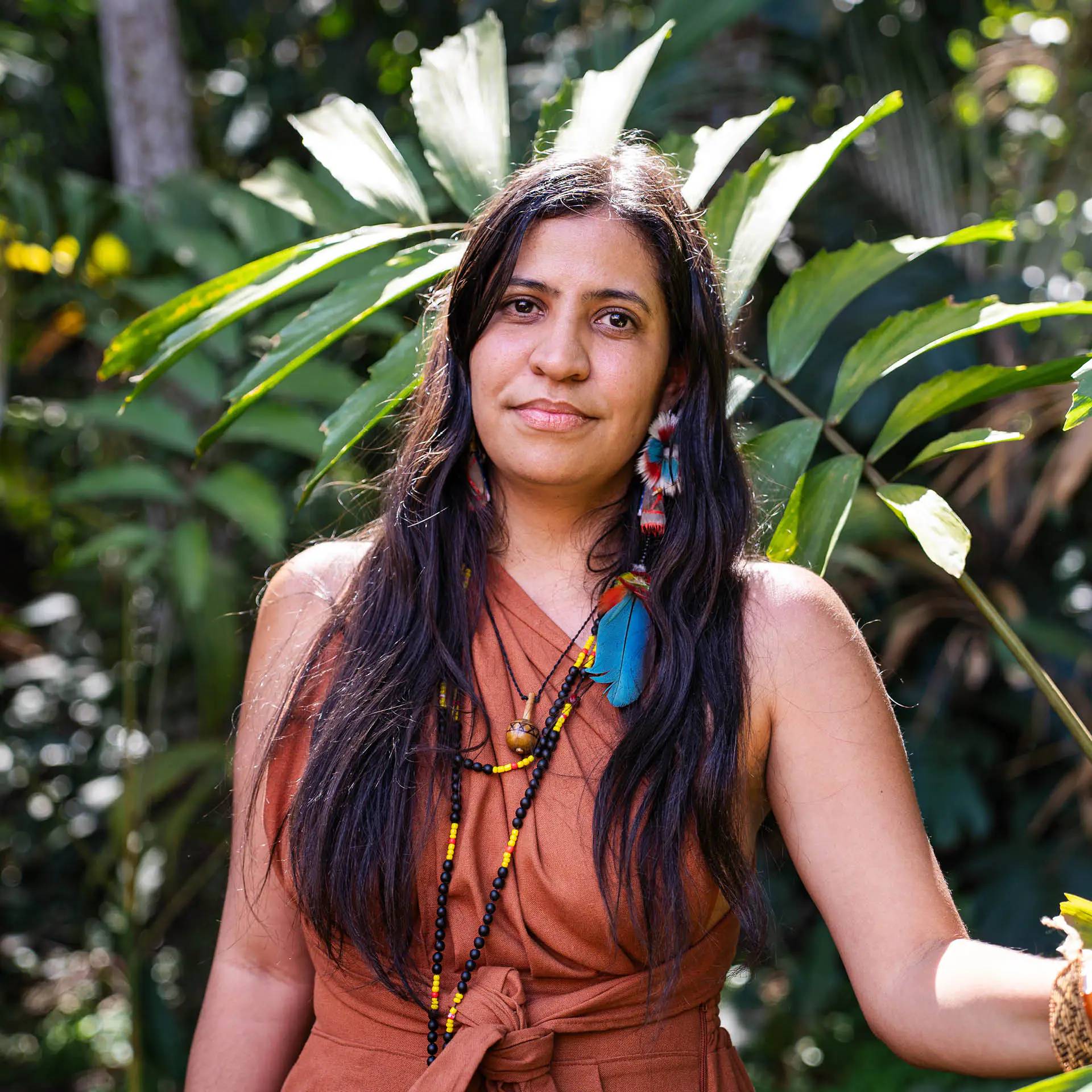 A artista Renata Tupinambá finaliza sua participação na exposição  Maxita Yano com um caminho sonoro ancestral. Foto: Brendon Campos