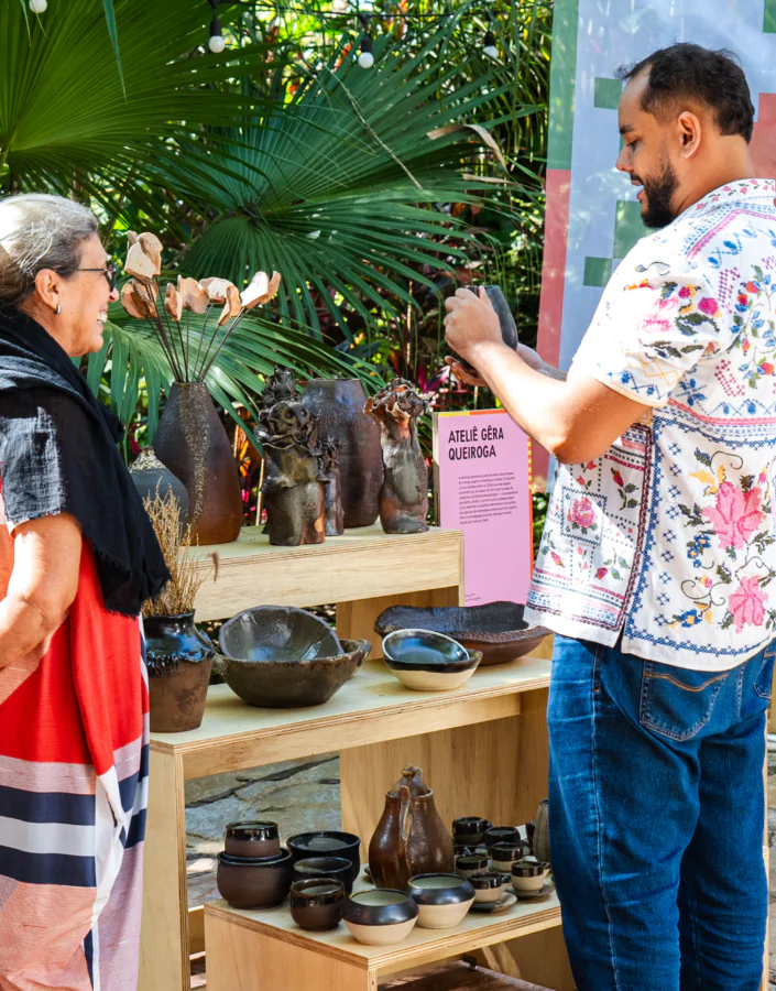 A feira Experiência Brumadinho abre as portas do Inhotim para pessoas produtoras de Brumadinho comercializarem seus produtos. 