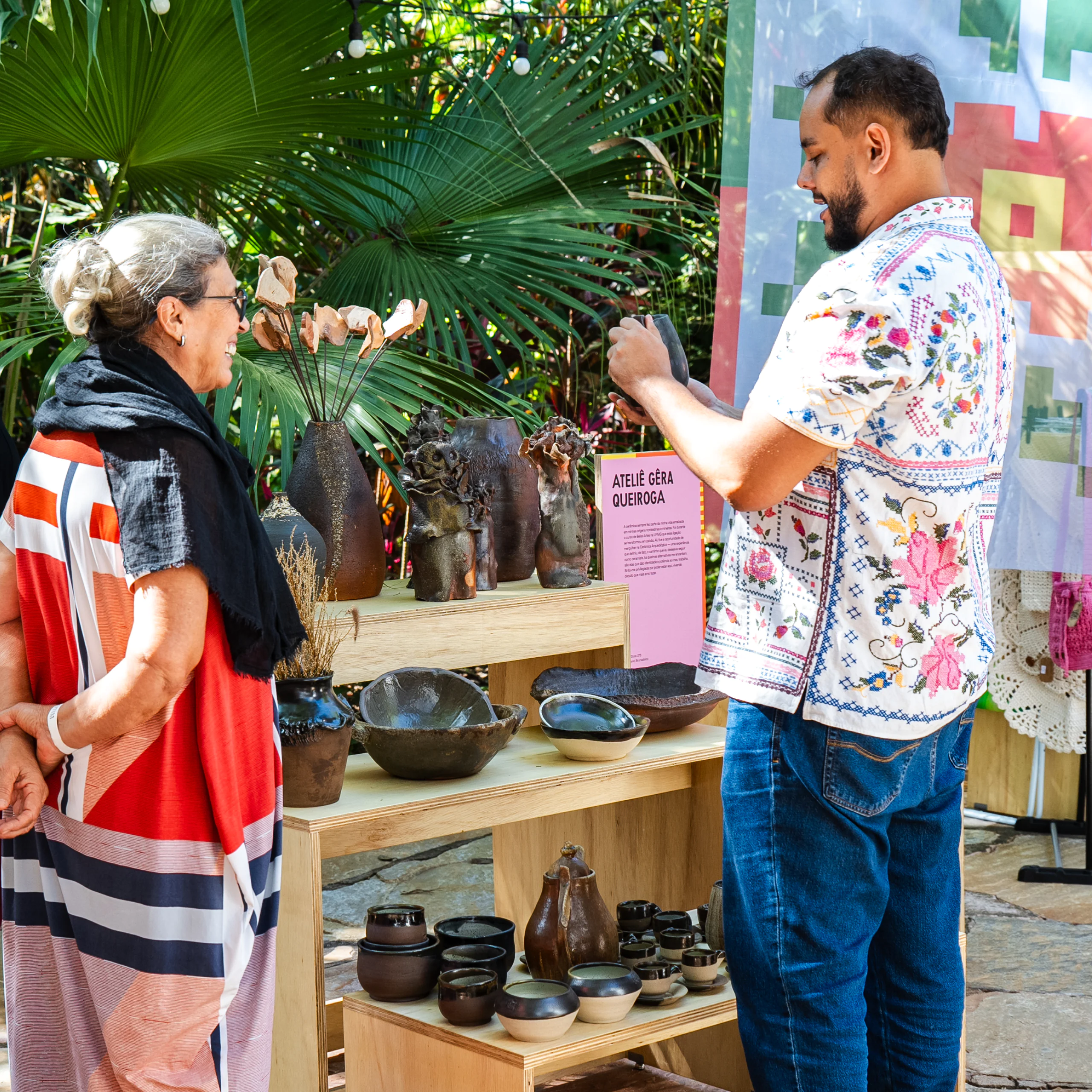 A feira Experiência Brumadinho abre as portas do Inhotim para pessoas produtoras de Brumadinho comercializarem seus produtos. 