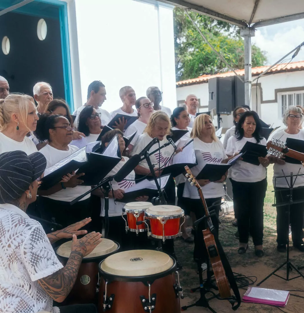 O Coro Adulto da Escola de Música Inhotim se apresenta no Domingo Gratuito Shell. Foto Yuji Kodato