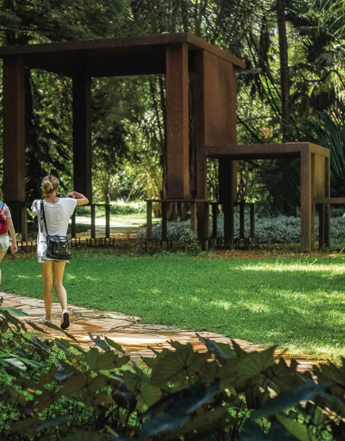 Em abril, inaugurações de Dalton Paula, Lais Myrrha e davi de jesus do nascimento, além de mais atividades. Foto João Marcos Rosa