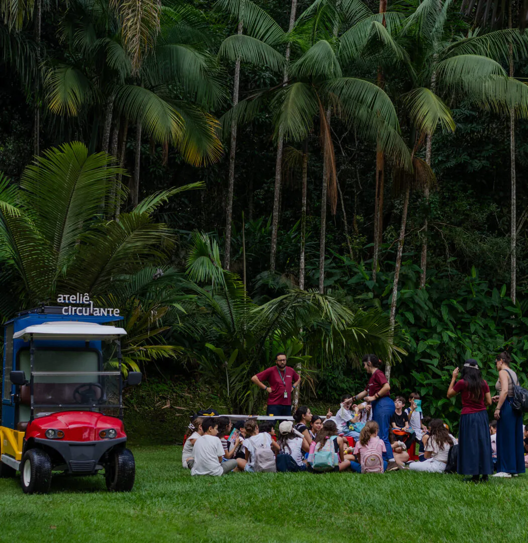 Participe do Ateliê Circulante do Inhotim, experiências criativas para visitantes de todas as idades. Foto: Marcela Christo