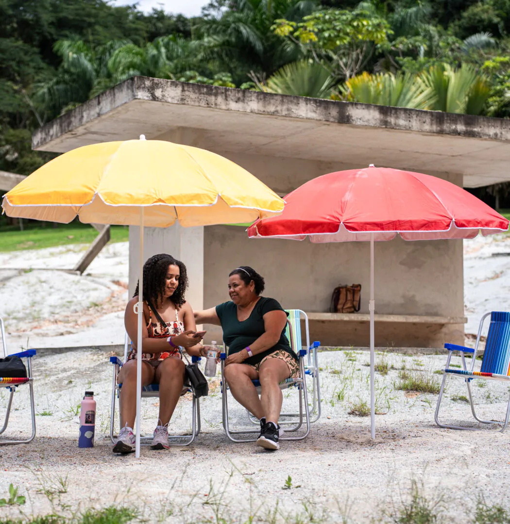 Participe das Conversas sobre o Acervo do Inhotim, atividades gratuitas para visitantes de todas as idades. Foto: Brendon Campos