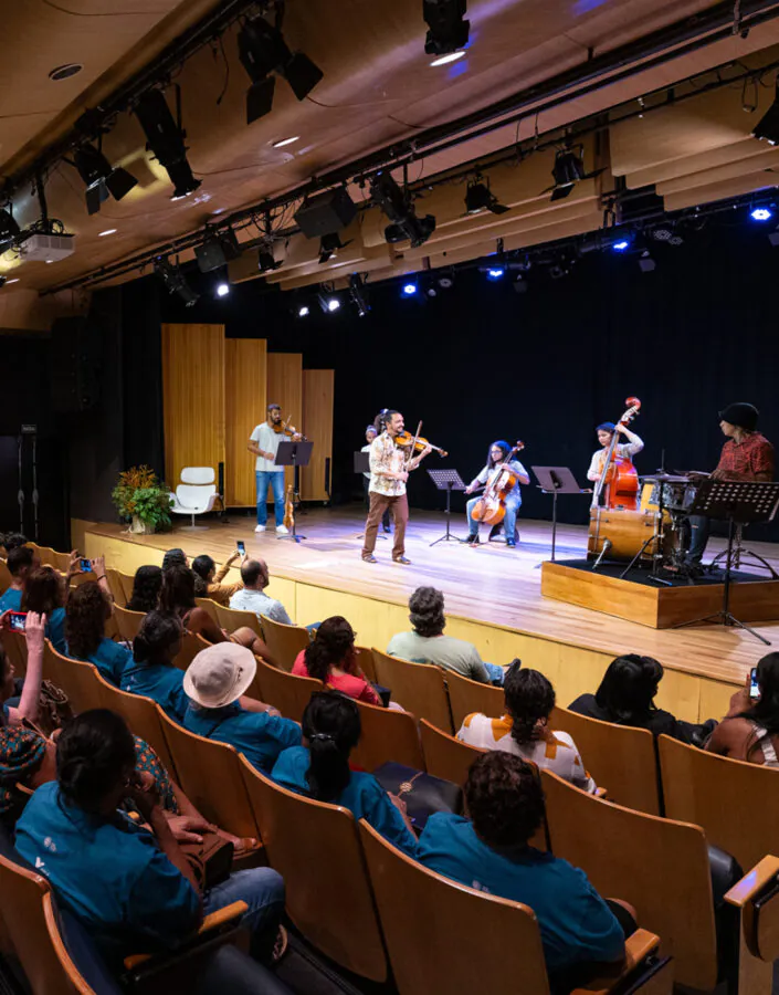 A Mostra de Aprendizado reúne estudantes da Escola de Música Inhotim em apresentações abertas ao público. Foto: acervo.