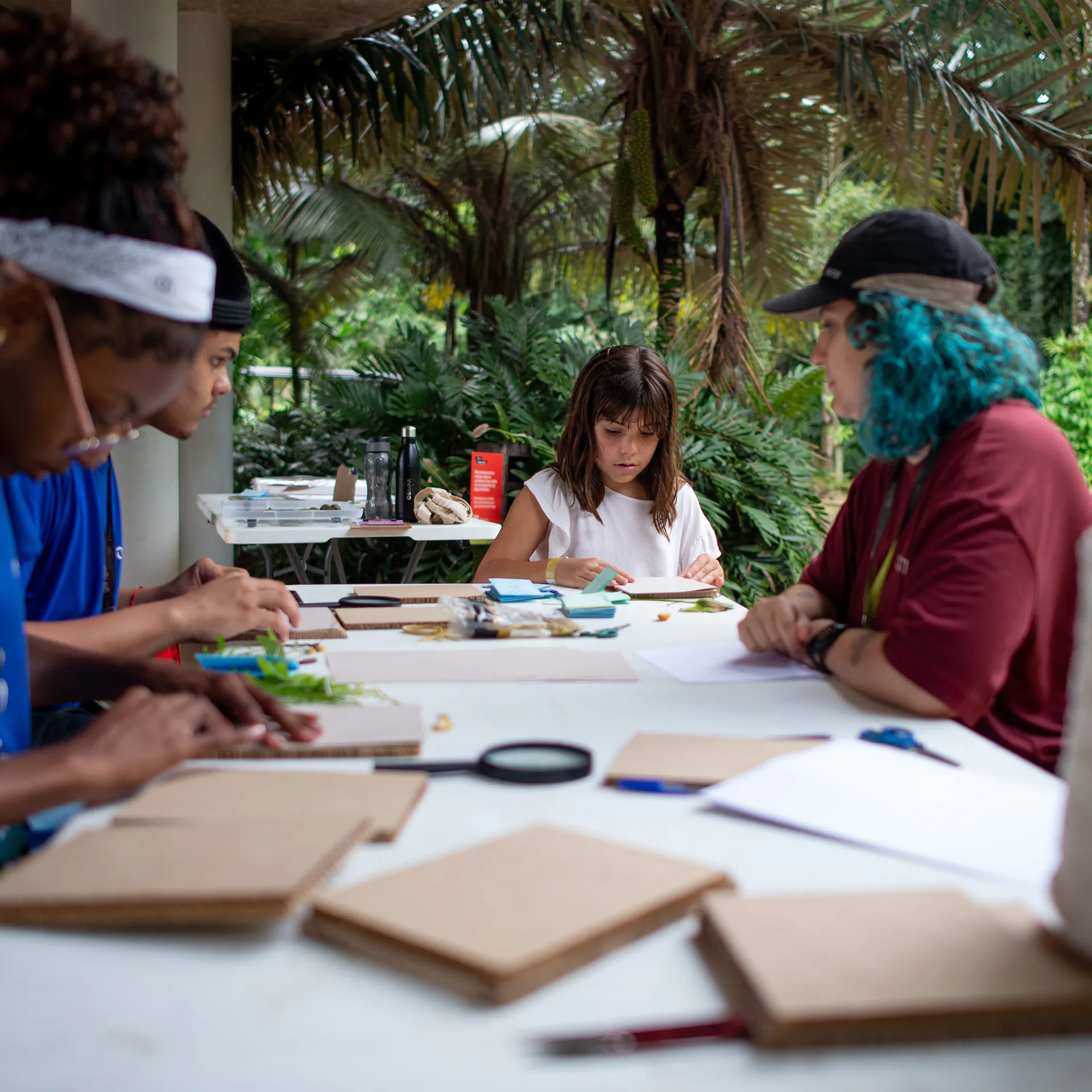 O Ateliê Circulante transforma diferentes espaços do Inhotim em ambientes de criação e experimentação. Foto: Giselle Dietze.