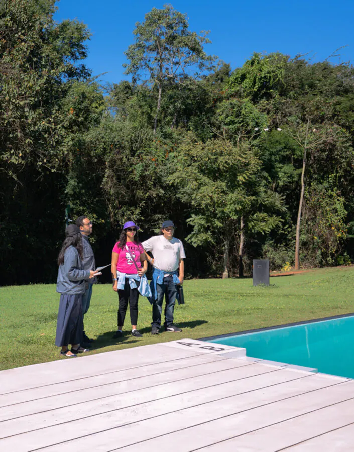 As Conversas sobre o Acervo convidam o público a descobrir novas histórias e perspectivas sobre as obras e jardins do Inhotim. Foto: Marcela Christo